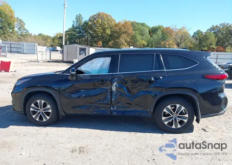 2021 Toyota Highlander Xle z USA, uszkodzony, nr VIN 5TDGZRBHXMS069910